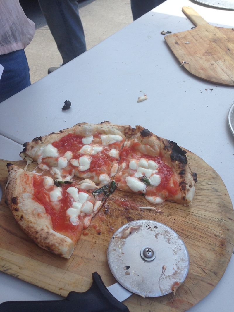 Napoli style pizza at Gustiamo