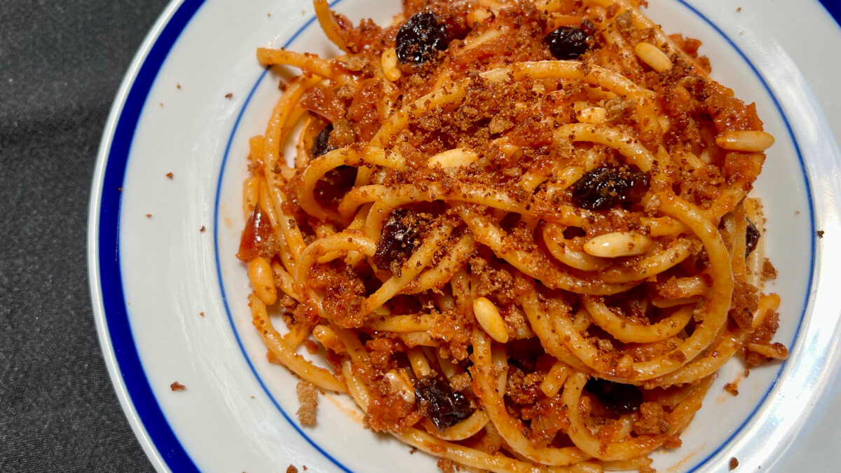 sicilian pasta with anchovies and breadcrumbs